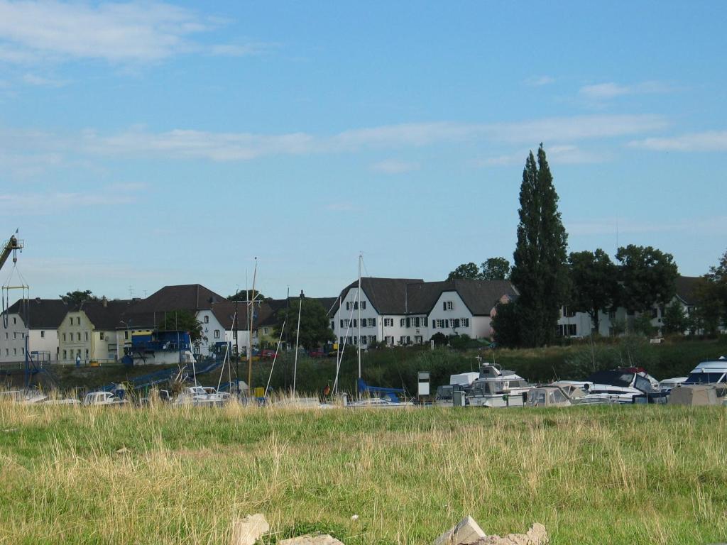 Rhein River Guesthouse - Direkt Am Rhein Леверкузен Экстерьер фото
