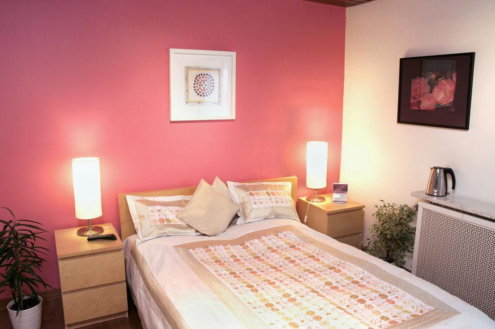 Rhein River Guesthouse - Direkt Am Rhein Леверкузен Экстерьер фото