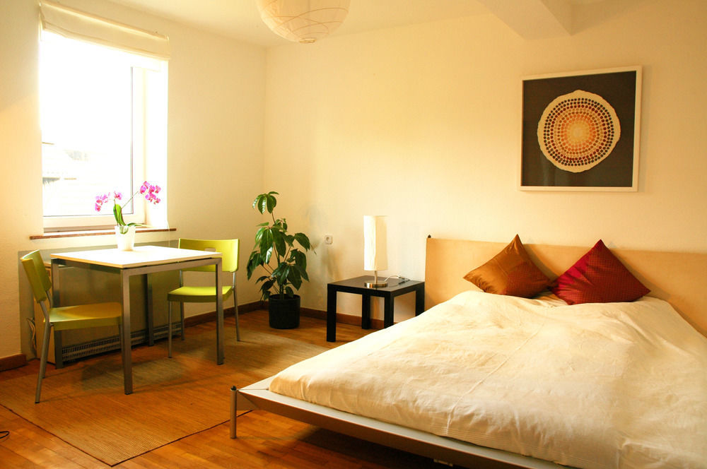 Rhein River Guesthouse - Direkt Am Rhein Леверкузен Экстерьер фото