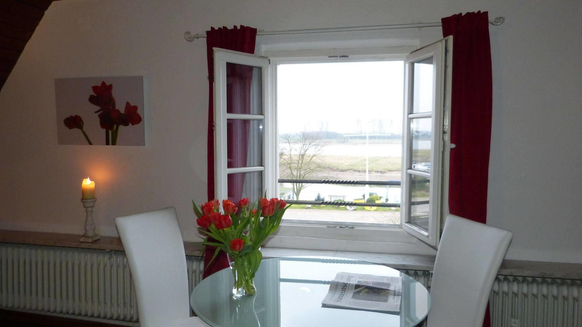 Rhein River Guesthouse - Direkt Am Rhein Леверкузен Экстерьер фото
